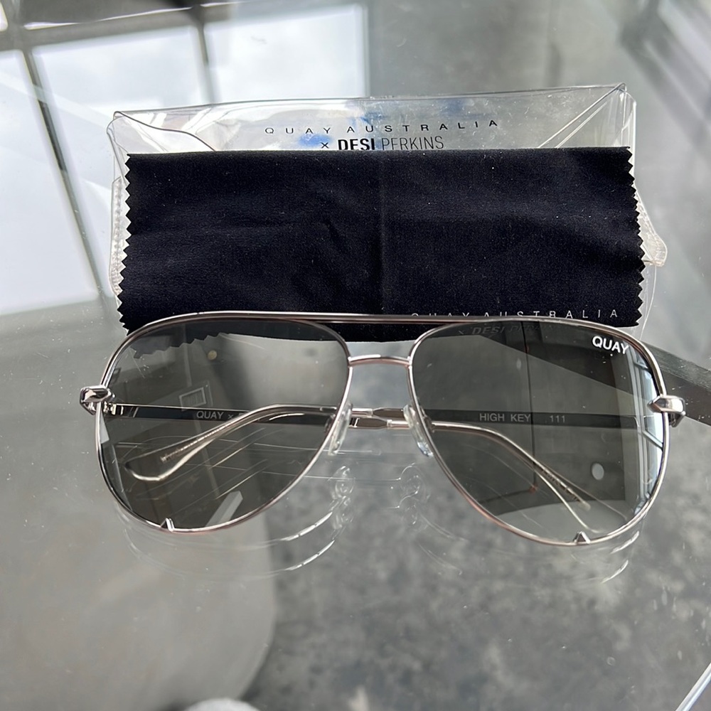 Quay Australia HIGH KEY -mirror-